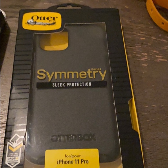 Otter box symmetry iPhone 11 Pro - Picture 1 of 1